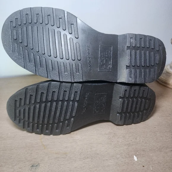 Dr. Martens AirWair CORALIE quilted leather boots black size 6 - Picture 9 of 12